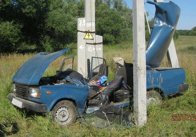 В Старожиловском районе «семерка» врезалась в столб | ya62.ru