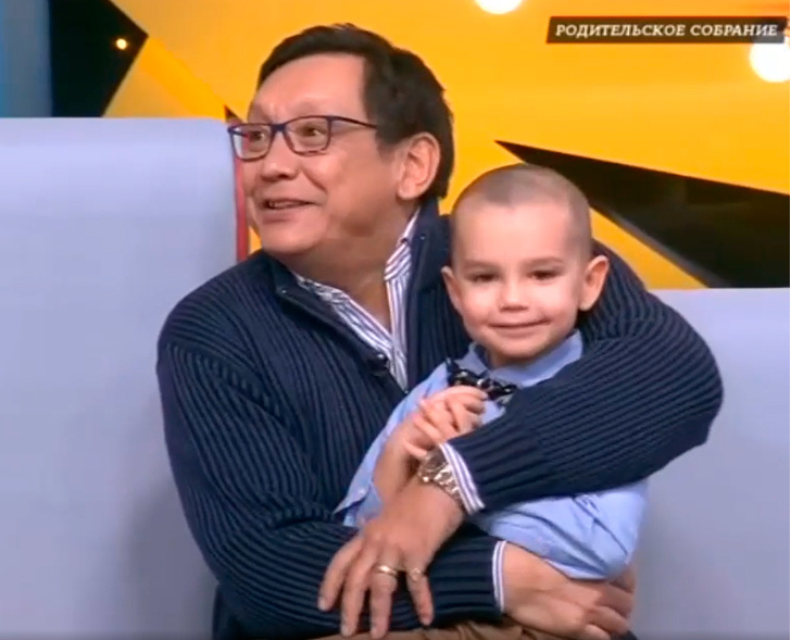 Егор Кончаловский впервые пришел на телевидение с маленьким сыном