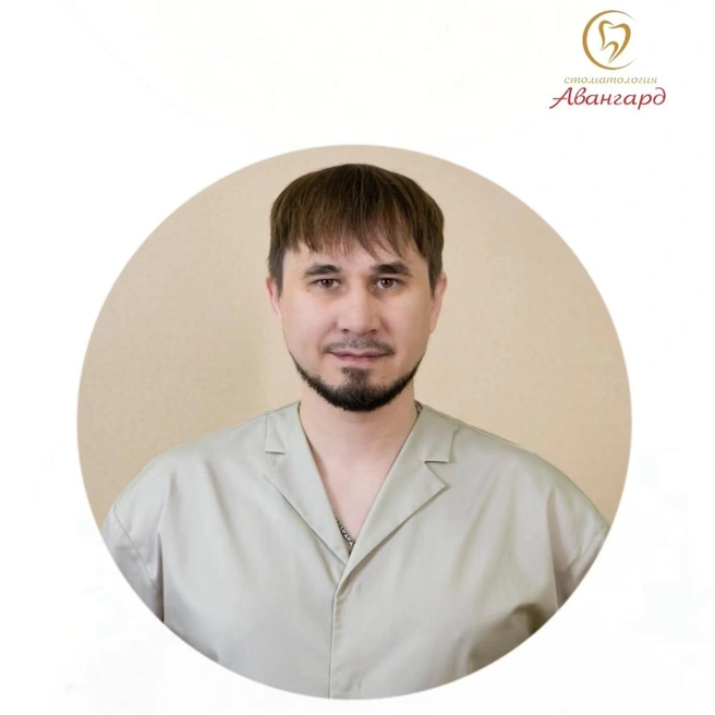 Стоматология принадлежит хирургу-имплантологу Рустаму Едиханову | Источник: «Авангард» / Вконтакте