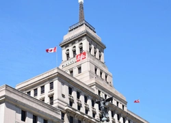 Актер Майк Смит обвинен в сексуальном насилии