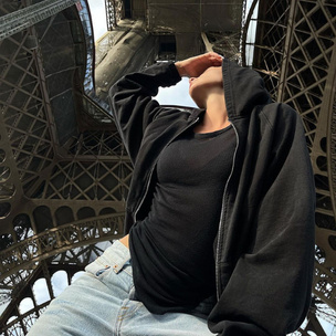 Настя Ивлеева забралась на Эйфелеву башню. Символ Парижа был закрыт более 6 месяцев 😲
