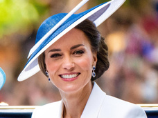 Даже макияж не скрыл усталости: Кейт Миддлтон стойко держит лицо на мероприятиях по поводу дня рождения Карла III