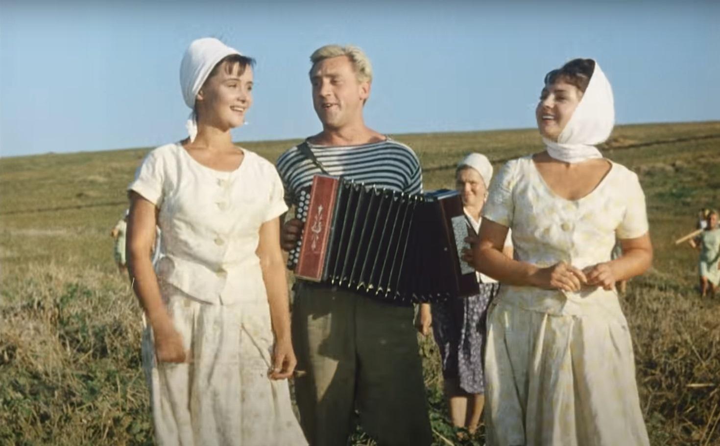 «Кубанские казаки», «Бриллиантовая рука» и «Старик Хоттабыч». Какие известные советские фильмы сним…