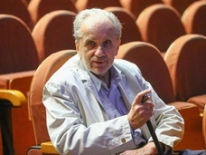 Ревность к покойной жене, суд за квартиру. Как Евгений Стеблов развелся в 79 и встретил замужнюю пассию