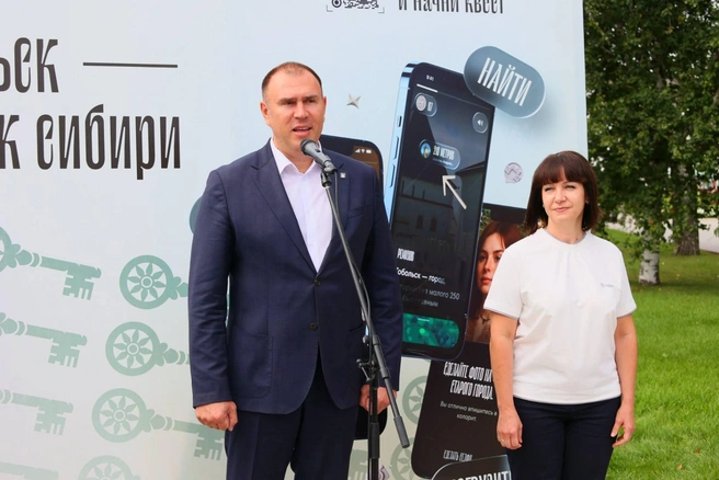 Глава Тобольска отметил, что приложение помогает погрузиться в прошлое города | Источник: пресс-служба Сбера