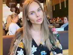 Спустя всего две недели после начала романа Павел Мамаев начал жить с новой любовницей вместе