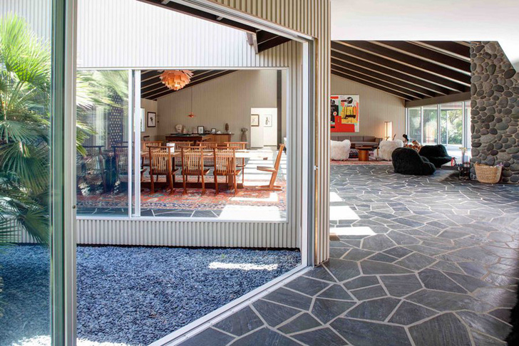 Фронтмен Maroon 5 Адам Левин продает два роскошных дома в Лос-Анжелесе фото [5]