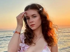 «Куда смотрела моя мама?!»: Виктория Маркова, чье выпускное платье произвело фурор, о нашумевшем образе и внезапной славе