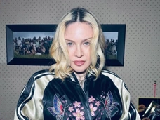 67-летняя Мадонна обручилась с молодым футболистом: избранник младше знаменитой пассии почти в три раза