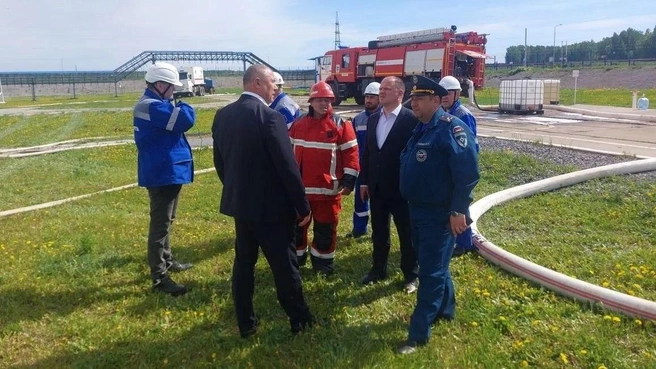 Спросили на нефтебазе под Уфой, как идут поиски пропавших во время пожара сотрудников | Источник: Кирилл Первов / Telegram