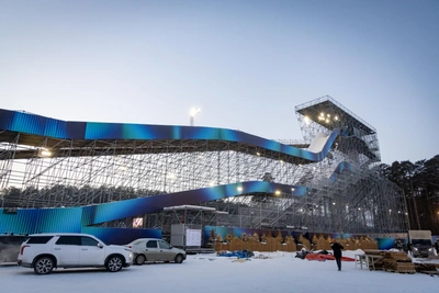 Giant slide and ice rink close in Yekaterinburg due to cold