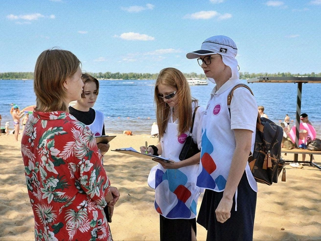 Если к вам подойдут молодые и люди, чтобы задать несколько вопросов про пляжи — пообщайтесь с ними | Источник: Иван Носков / T.me