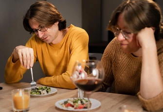 «После развода с женой стал встречаться с девушками помладше, но отношения не складываются»