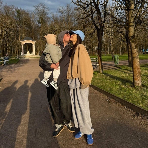Актер публично поздравил супругу с днем рождения | Источник: actorsashapetrov / Instagram (экстремистская организация, деятельность запрещена на территории РФ)