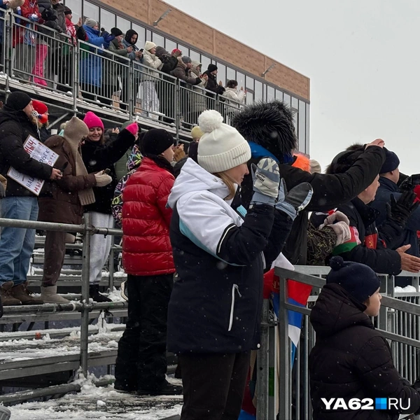 В ожидании открытия на сцене были танцы и песни | Источник: Виктория Улитова / YA62.RU