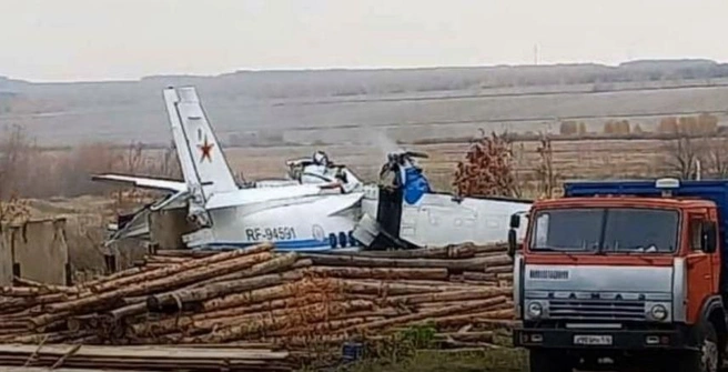 Cамолёт с двумя десятками парашютистов рухнул на землю в Татарстане (видео, фото) | Источник: скриншот видео / YouTube