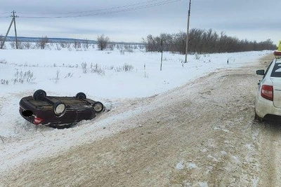 Под Сорочинском Лада улетела в кювет, водитель травмирована