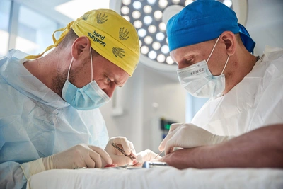 Сложную опухоль удалили пациенту после отказов в четырёх городах