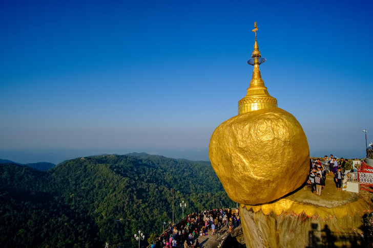 Какая пагода стоит на Золотом камне?