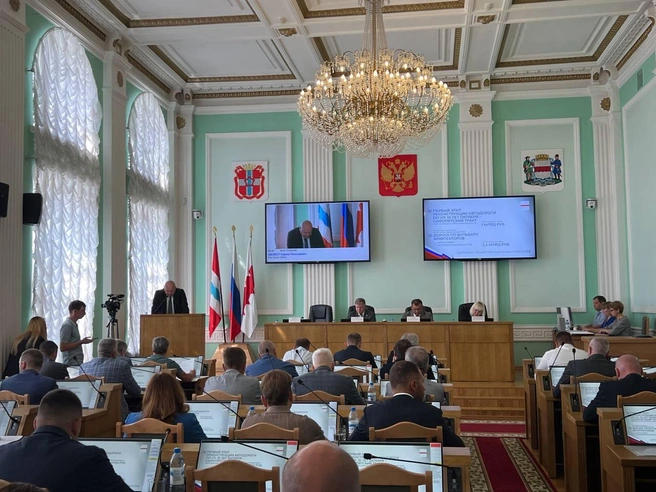 Градоначальник Омска выступает на заседании Омского городского Совета | Источник: пресс-служба мэрии Омска