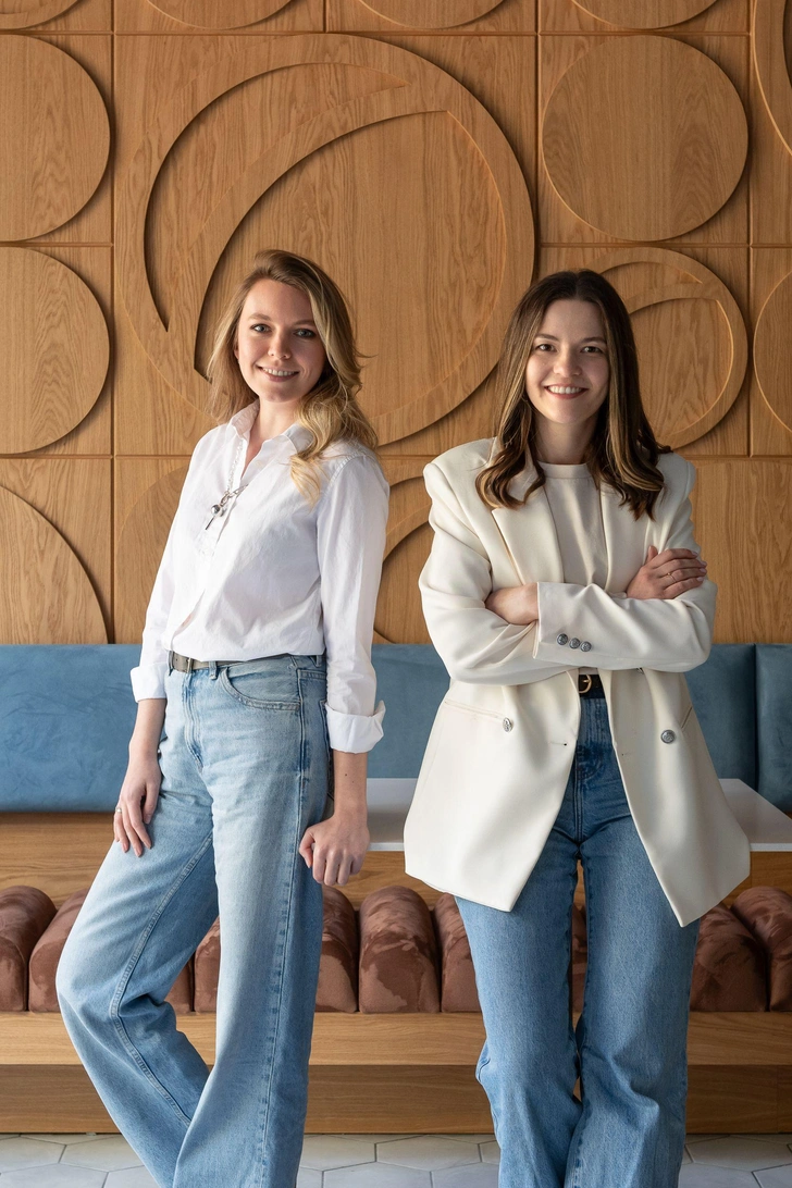 Дизайнеры Виктория Рогачева и Анастасия Костарева. | Источник: Ольга Акинина. Стиль: Дарья Молодченко