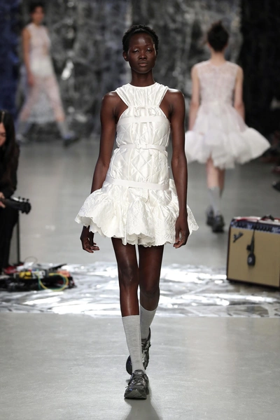 Cecilie Bahnsen aw25/26 | Источник: Legion Media