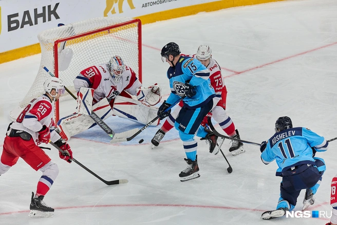 матч стал последним для команд между друг другом в нынешнем розыгрыше регулярного чемпионата КХЛ | Источник: Александр Ощепков / NGS.RU