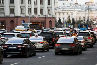 Центр Москвы встал в пятибалльных пробках