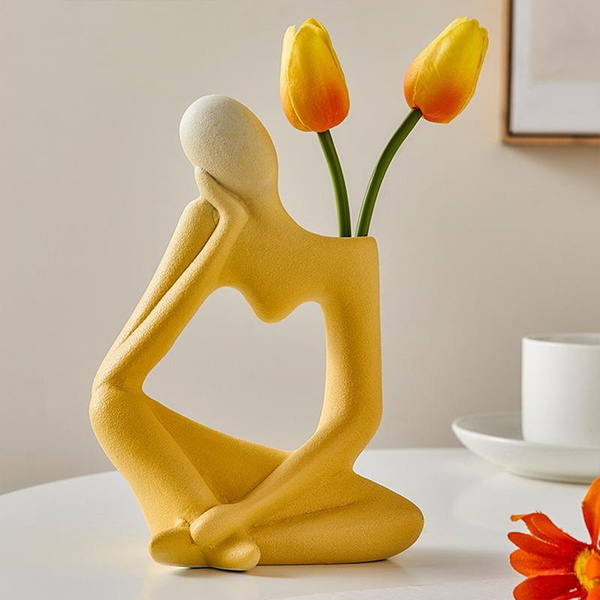 Керамическая ваза для цветов в стиле современного искусства