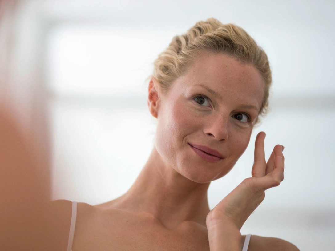 Как избавиться от покраснений на щеках | marieclaire.ru