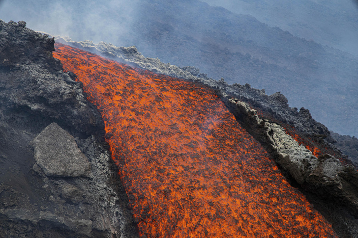 Если в недрах Земли идет распад радиоактивных элементов, то почему лава не радиоактивна?