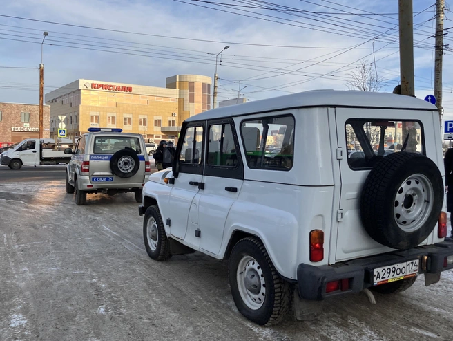 На месте также присутствовали люди в защитных шлемах и бронежилетах | Источник: Наталья Лапцевич