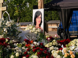 Малышка знает, что мамы больше нет: 5-летняя дочь Анастасии Заворотнюк пришла на ее могилу с отцом Петром Чернышевым