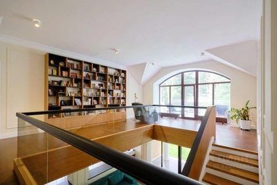 Коттедж за 150 миллионов с библиотекой и спортзалом в Томске