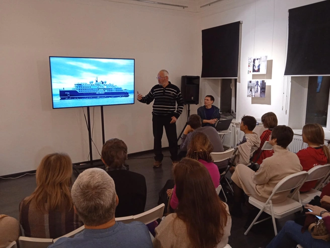 Своими историями Дмитрий Старцев охотно делится с ульяновцами | Источник: Дмитрий Сильнов / 173. RU