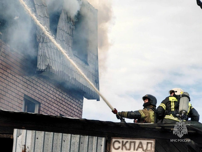 Изначально сообщалось о возгорании кровли | Источник: МЧС Челябинской области / t.me