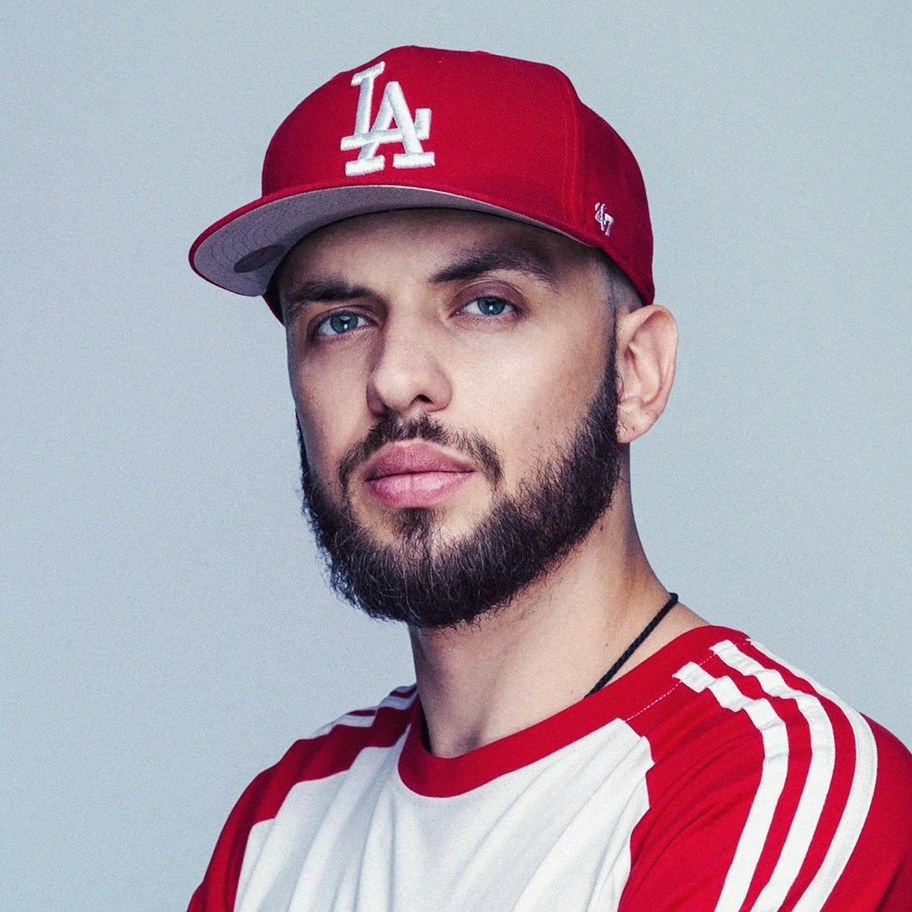 Раз кто исполнитель. Tanir & tyomcha исполнители. Tanir & tyomcha исполнители. Фейгин певец. Макиавелли певец.