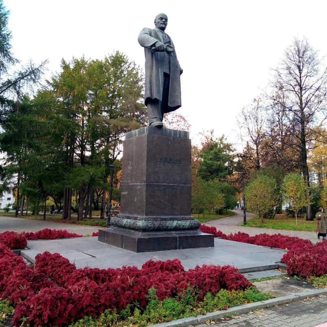 Памятник Ленину в Перми небольшой | Источник: Юлия Николаева / 72.RU