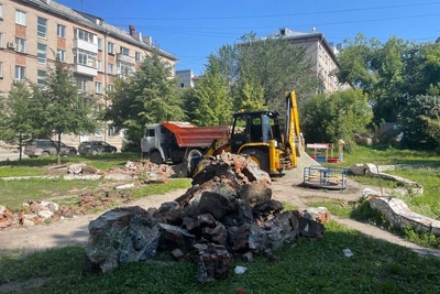 В Новосибирске снесли мозаичный бассейн с Нептуном