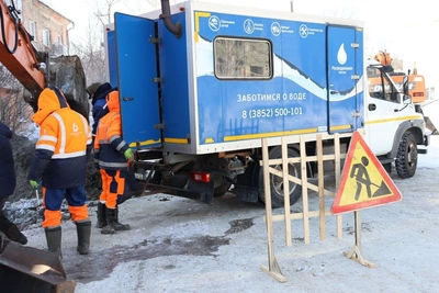 В Барнауле две аварии оставили без воды свыше 180 домов