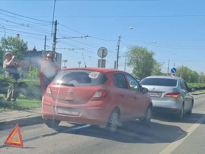 Столкновение двух легковых автомобилей на проспекте Ленина | Источник: читатели V1.RU
