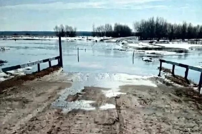 Весеннее половодье перекрыло дороги в двух округах Зауралья