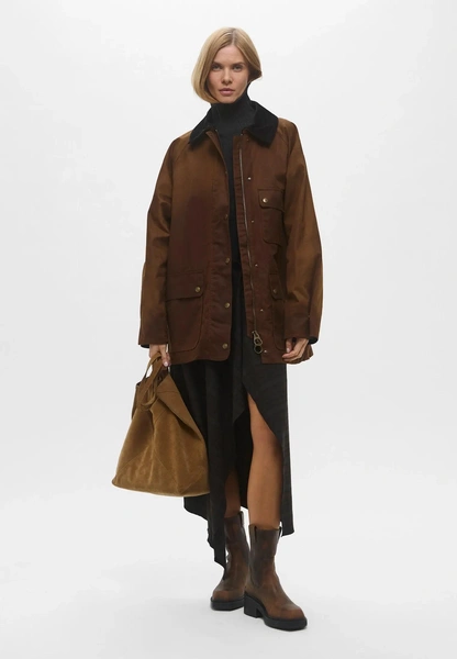 Barn Jacket — незаменимый тренд осени: 8 лучших моделей