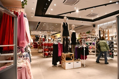 Арендаторам «Гринвича» грозят штрафы за продавцов с телефонами