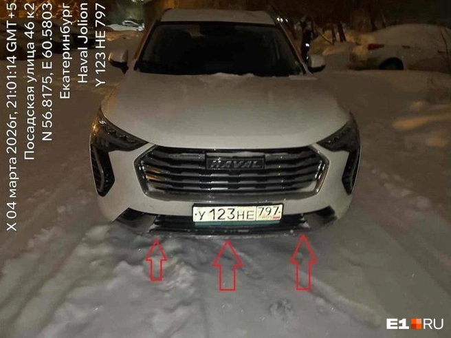 На этом фото, сделанном после завершения аренды, видно, что отражатель отвалился | Источник: читатель E1.RU