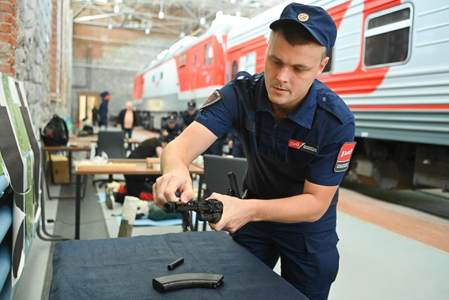 Участники по очереди выполняли задания | Источник: Максим Воробьев