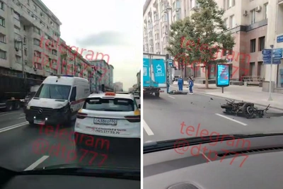 Мотоциклист погиб в ДТП со скорой в центре Москвы