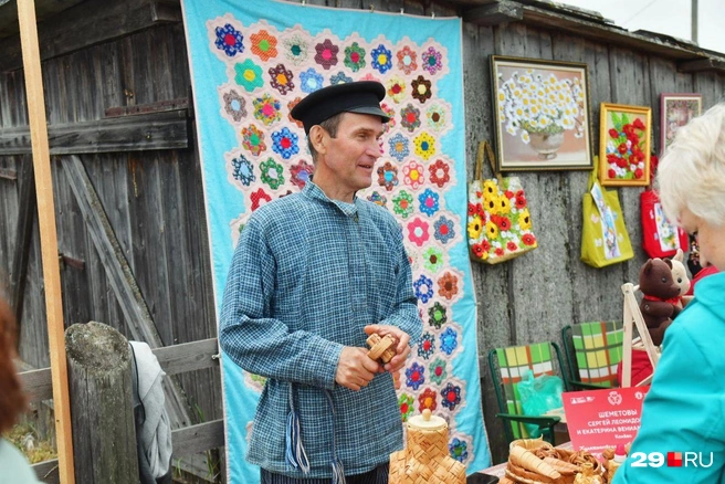 Сергей Шеметов и его товары | Источник: Иван Митюшёв