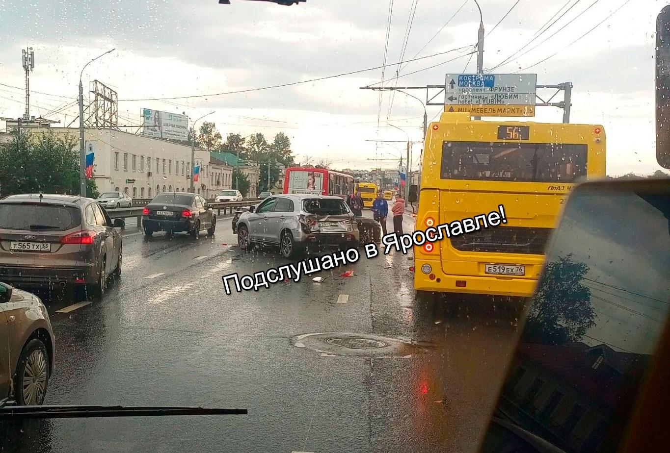 ДТП с «Яавтобусом» на Московском проспекте в Ярославле: пострадавшие, фото  - 26 августа 2023 - 76.ру