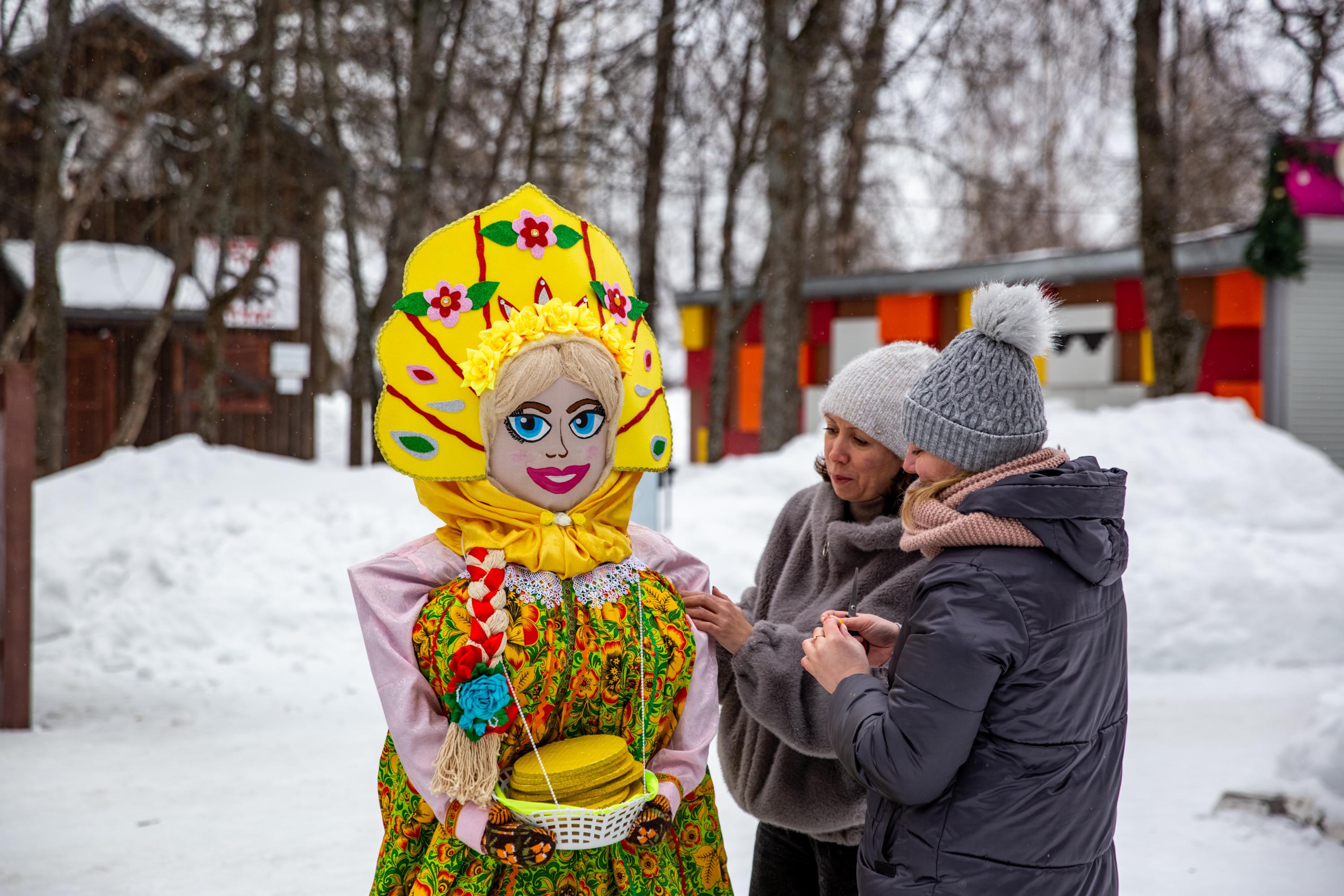 Масленичная неделя: фоторепортаж с выставки кукол в Ярославле - 12 марта  2024 - 76.ру